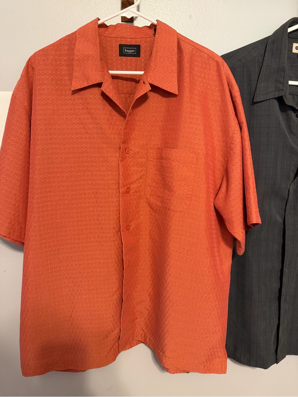 Haggar Men's Short-Sleeve XL Button Down Bundle Dark Grey andOrange